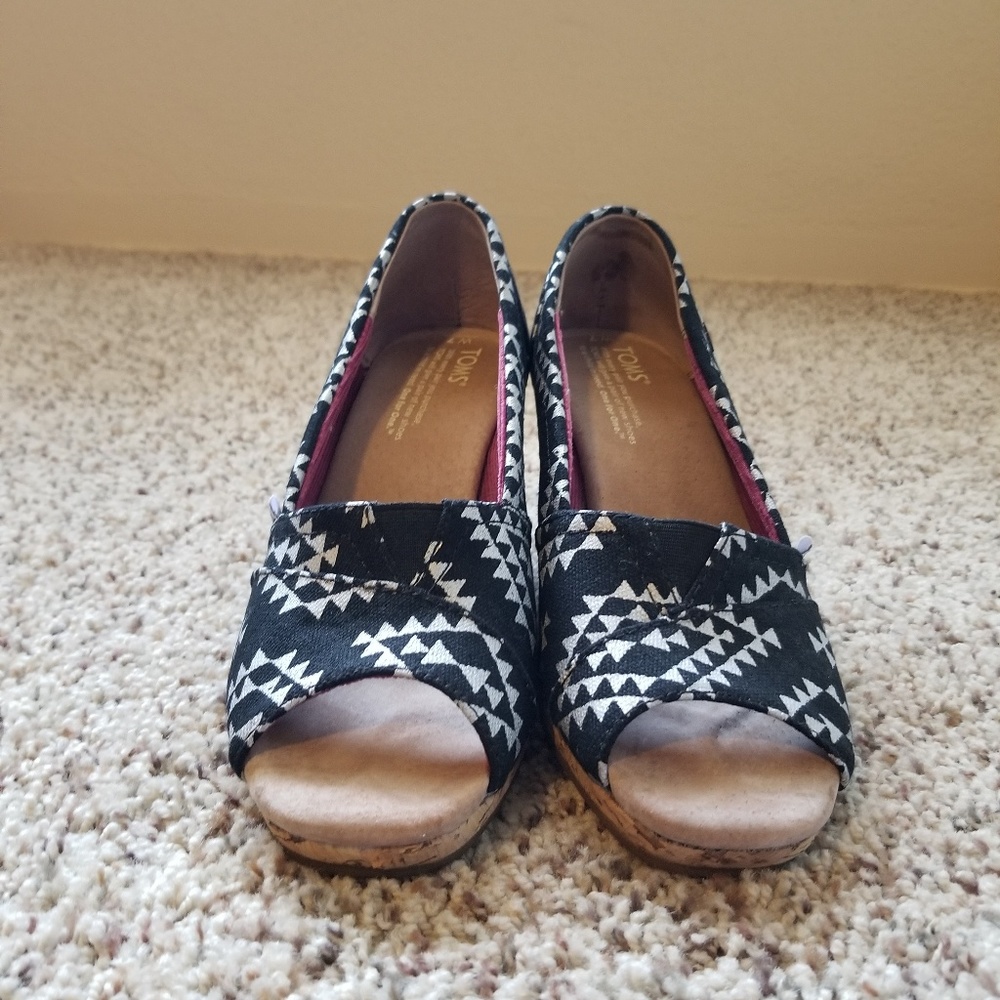 Tom's | Patterned Wedges